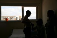 Seniman di Spanyol Buatkan Tato Puting Bagi Penyintas Kanker Payudara