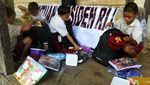 Siswa SD di Bengkayang Terima Perlengkapan Sekolah dari Jokowi