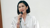 Bahkan aktris berusia 35 tahun itu sampai menitikan air mata. Pool/Palevi S/detikFoto.