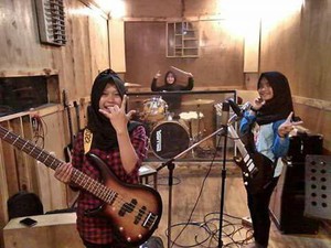 Jadi Sorotan Internasional, Ini Respons Trio Hijabers Metal Asal Garut