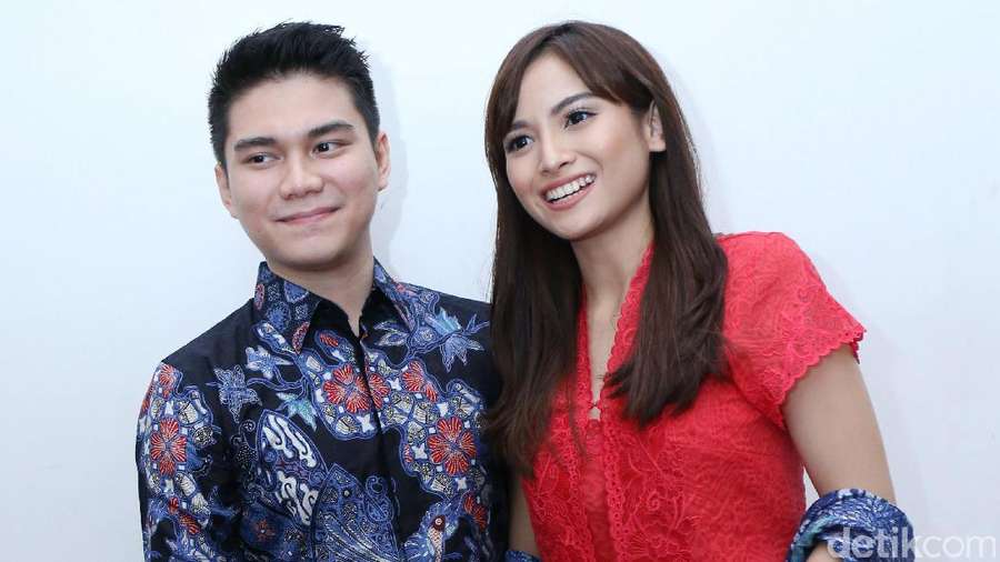 acha septriasa dan suami acha septriasa dan suami