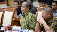 Rapat kerja dipimpin oleh Wakil Ketua Komisi III DPR Benny K Harman. 
