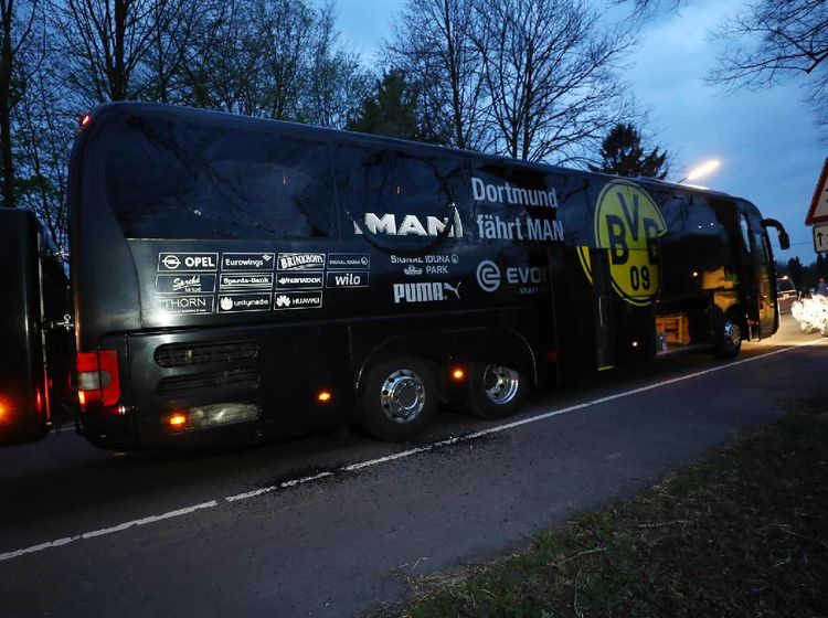Kaca Bus Tim Dortmund Pecah Akibat Ledakan