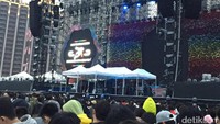 Panggung tempat Chris Martin Cs akan tampil malam nanti.
