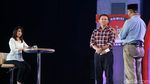 Usai Debat, Djarot-Sandi Berpelukan