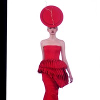 Yogie mengangkat tema Scarlet dengan nuansa merah menyala di Fashion Nation 2017. Atrium Senayan City. Jakarta. [Foto: Mohammad Abduh/Wolipop]