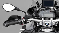 BMW Motorrad baru saja memperkenalkan R 1200 GS xDrive Hybrid. BMW R 1200 GS xDrive Hybrid merupakan motor enduro pertama yang dilengkapi teknologi Hybrid All-Wheel Drive. 