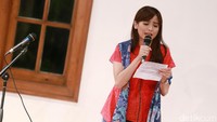 Aktris berusia 27 tahun itu ikut membacakan tulisan karya RA Kartini. Pool/Palevi S/detikFoto.