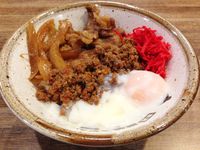 Tamoya: Enak Mengenyangkan Sanuki Udon dan Rice Bowl Bertabur Daging Pedas