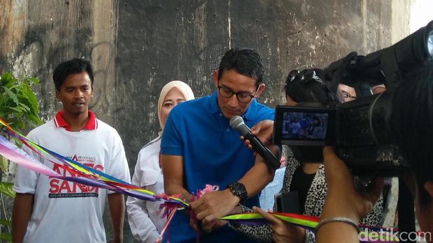 Sandiaga resmikan bank sampah Ciber