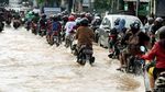 Kebanjiran, Akses Jalan Jati Mekar Bekasi Terganggu