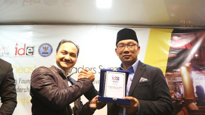 Sabet Award Tokoh Inspirasi, Ridwan Kamil Minta Anak Muda Pede