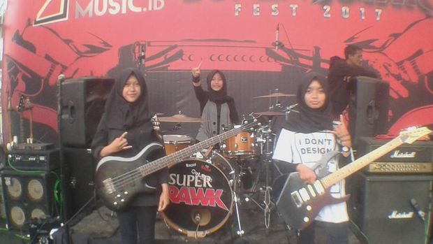Viral, Aksi 3 Hijabers Asal Garut Bawakan Lagu Metal Dipuji Netizen