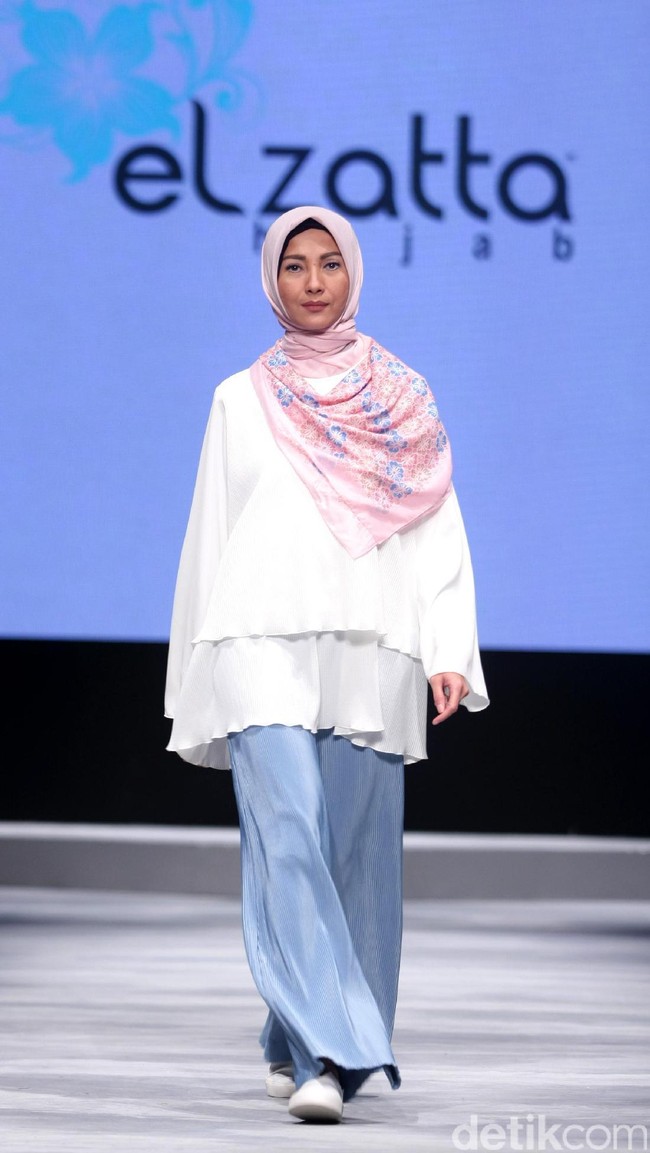 Koleksi Elzatta Hijab di Muslim Fashion Festival 2017. Jakarta Convention Center. Senayan. Jakarta. [Foto: Mohammad Abduh/Wolipop]
