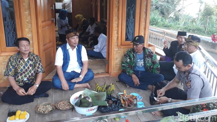 Bupati Bandung dan Pejabat SKPD Menginap di Rumah Warga