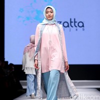Koleksi Elzatta Hijab di Muslim Fashion Festival 2017. Jakarta Convention Center. Senayan. Jakarta. [Foto: Mohammad Abduh/Wolipop]