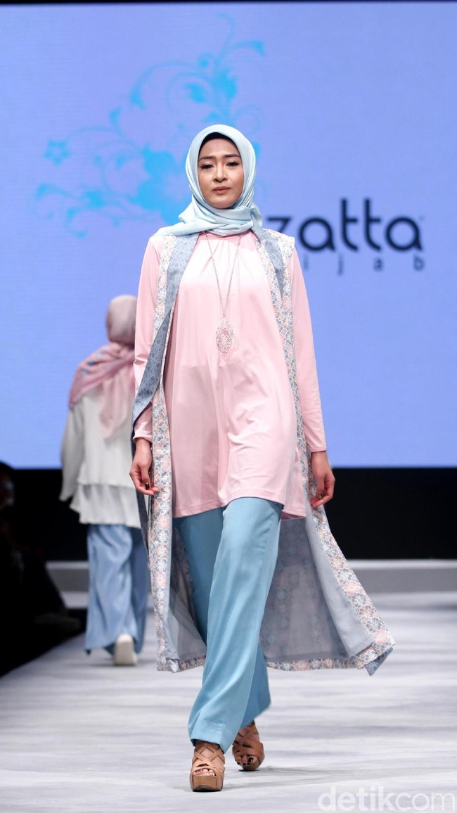 Koleksi Elzatta Hijab di Muslim Fashion Festival 2017. Jakarta Convention Center. Senayan. Jakarta. [Foto: Mohammad Abduh/Wolipop]