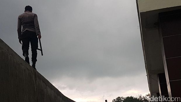 Terdakwa Kasus Senpi Ilegal Asal Lampung Kabur dari PN Serang