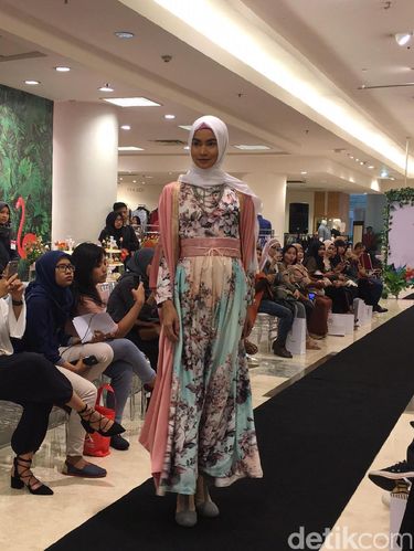 Anniesa Hasibuan Hadirkan Koleksi Ramadan di Metro Department Store