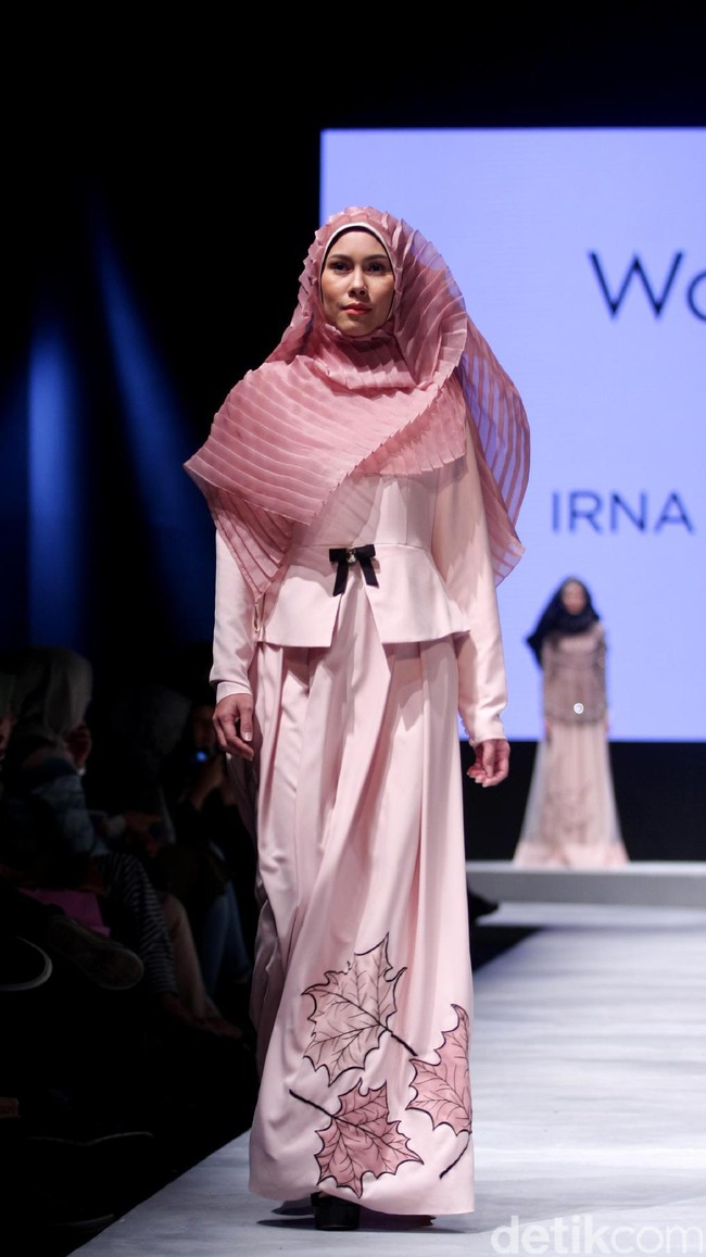 Koleksi Irna La Perle for Wardah dengan mengangkat tema Fidelium di Muslim Fashion Festival 2017. Jakarta Convention Center. Senayan. Jakarta. [Foto: Mohammad Abduh/Wolipop]