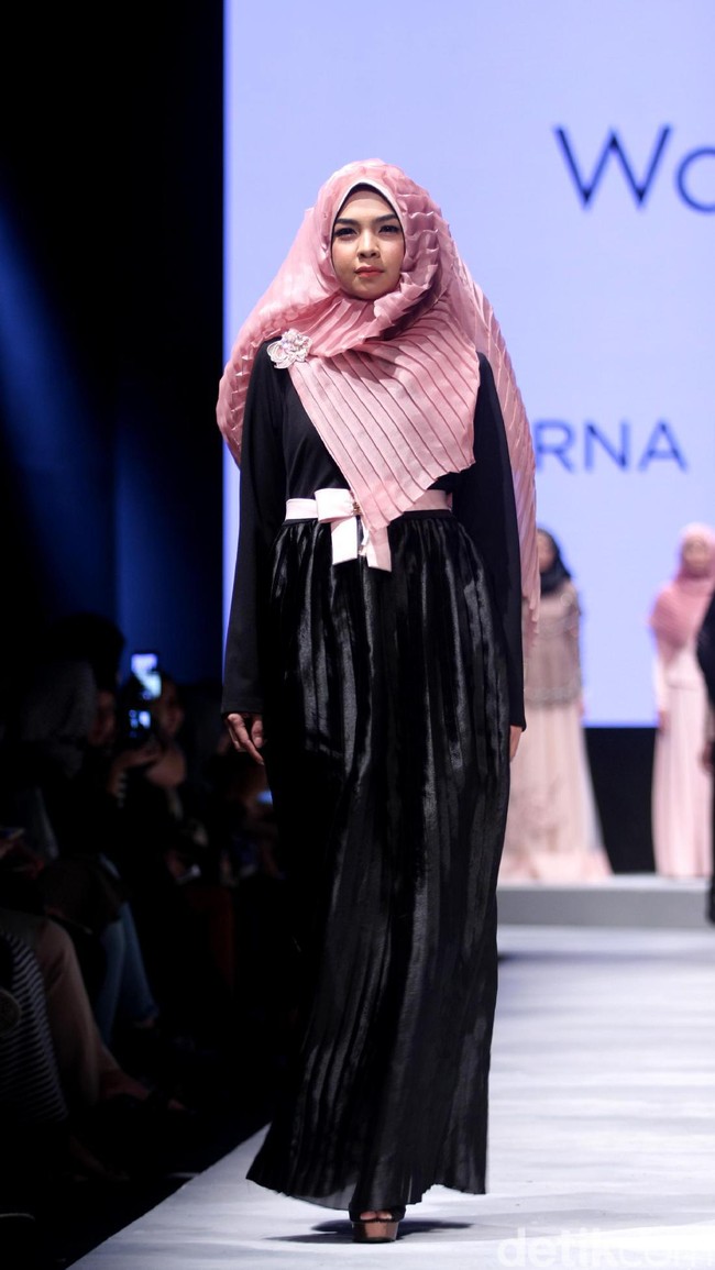 Koleksi Irna La Perle for Wardah dengan mengangkat tema Fidelium di Muslim Fashion Festival 2017. Jakarta Convention Center. Senayan. Jakarta. [Foto: Mohammad Abduh/Wolipop]