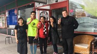 detikTravel bersama 4 pendiri Bali Brunch berpose bersama. Mereka mau mengenalkan Indonesia lewat kuliner (Sudrajat/detikTravel)