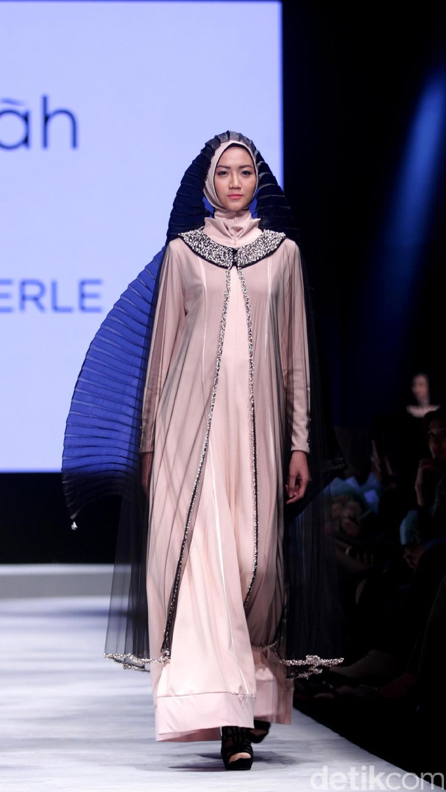 Koleksi Irna La Perle for Wardah dengan mengangkat tema Fidelium di Muslim Fashion Festival 2017. Jakarta Convention Center. Senayan. Jakarta. [Foto: Mohammad Abduh/Wolipop]