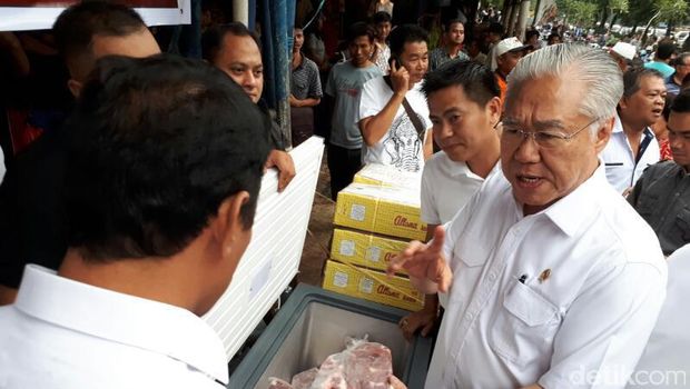 Pastikan Harga dan Stok Aman, Dua Menteri Jokowi Blusukan ke Pasar