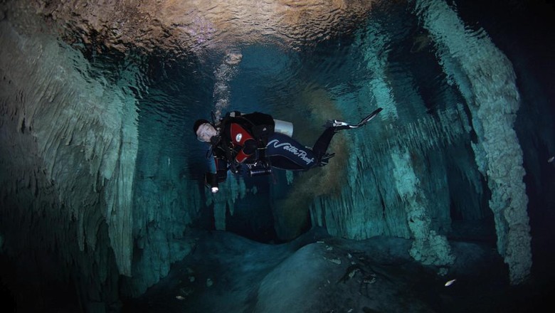 Foto: Menyelam ke dalam gua yang tersambung ke laut, berani? (Cenotes Sac Actun) Foto: Menyelam ke dalam gua yang tersambung ke laut, berani? (Cenotes Sac Actun)