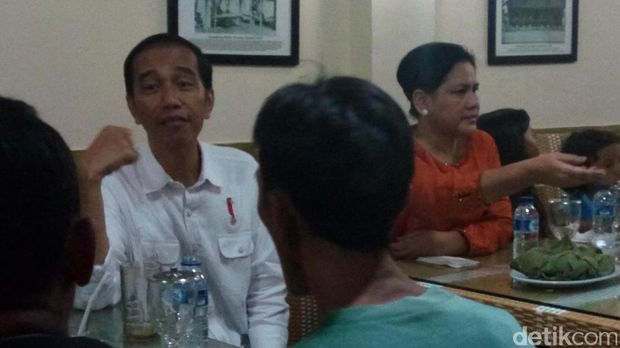 Warga Cirebon: Alhamdulillah, Bisa Makan Bareng Pak Jokowi