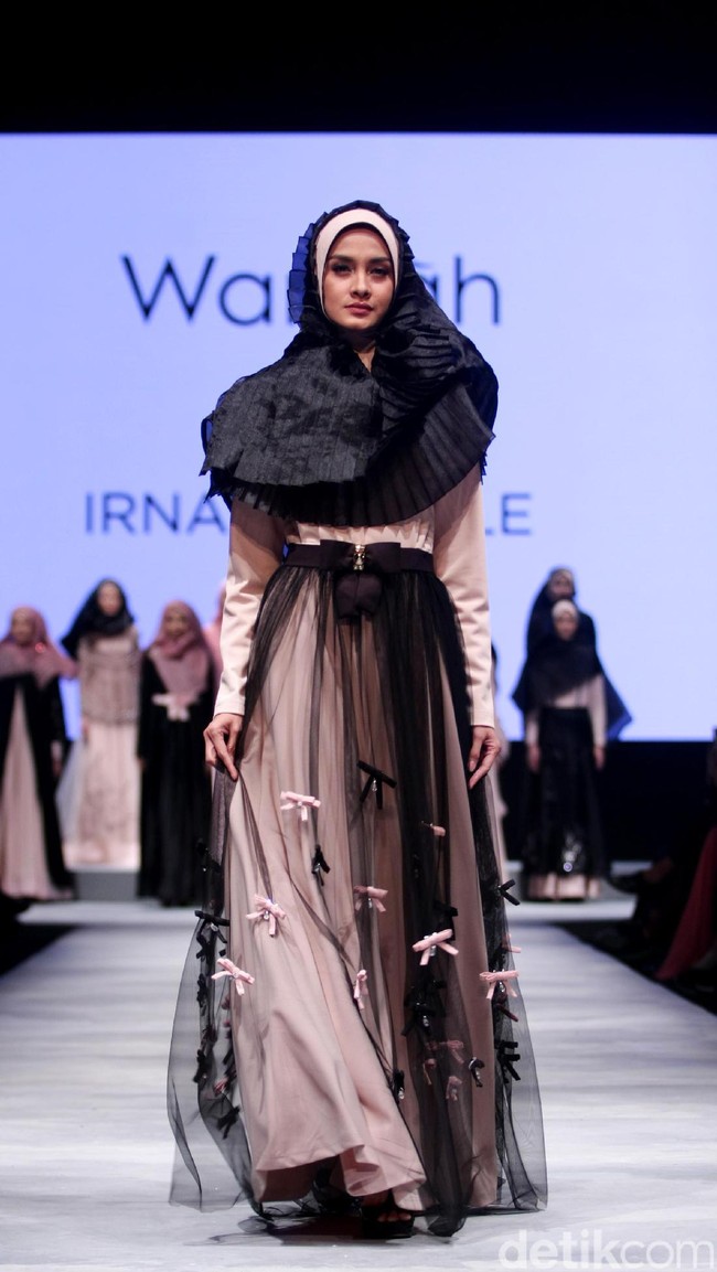 Koleksi Irna La Perle for Wardah dengan mengangkat tema Fidelium di Muslim Fashion Festival 2017. Jakarta Convention Center. Senayan. Jakarta. [Foto: Mohammad Abduh/Wolipop]