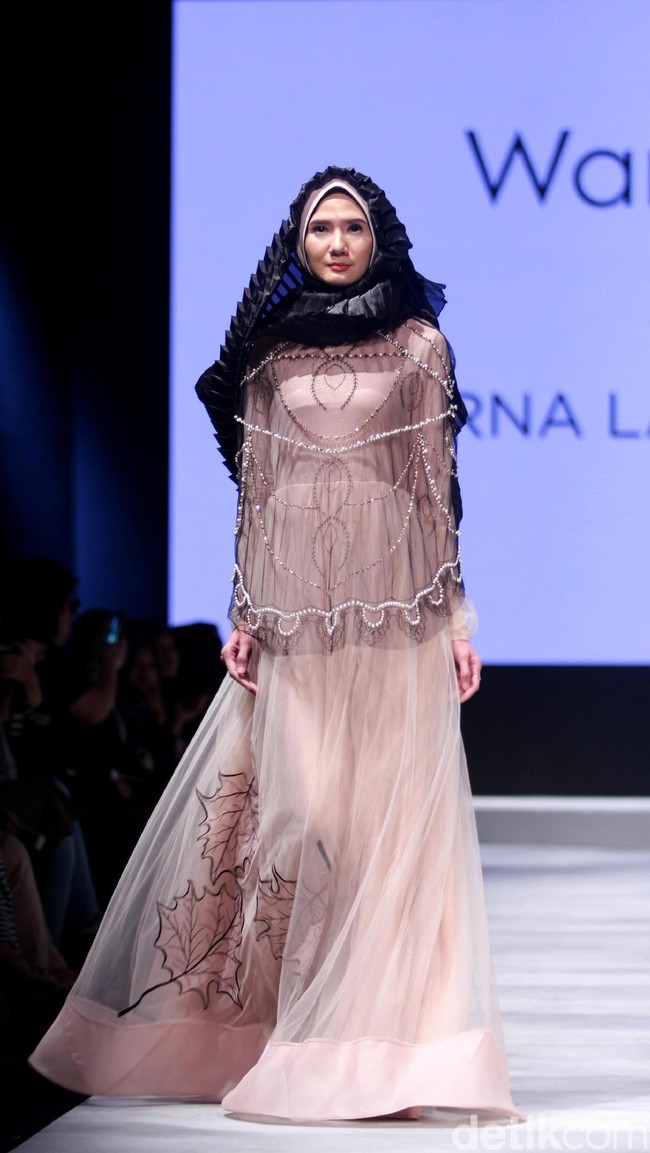 Koleksi Irna La Perle for Wardah dengan mengangkat tema Fidelium di Muslim Fashion Festival 2017. Jakarta Convention Center. Senayan. Jakarta. [Foto: Mohammad Abduh/Wolipop]