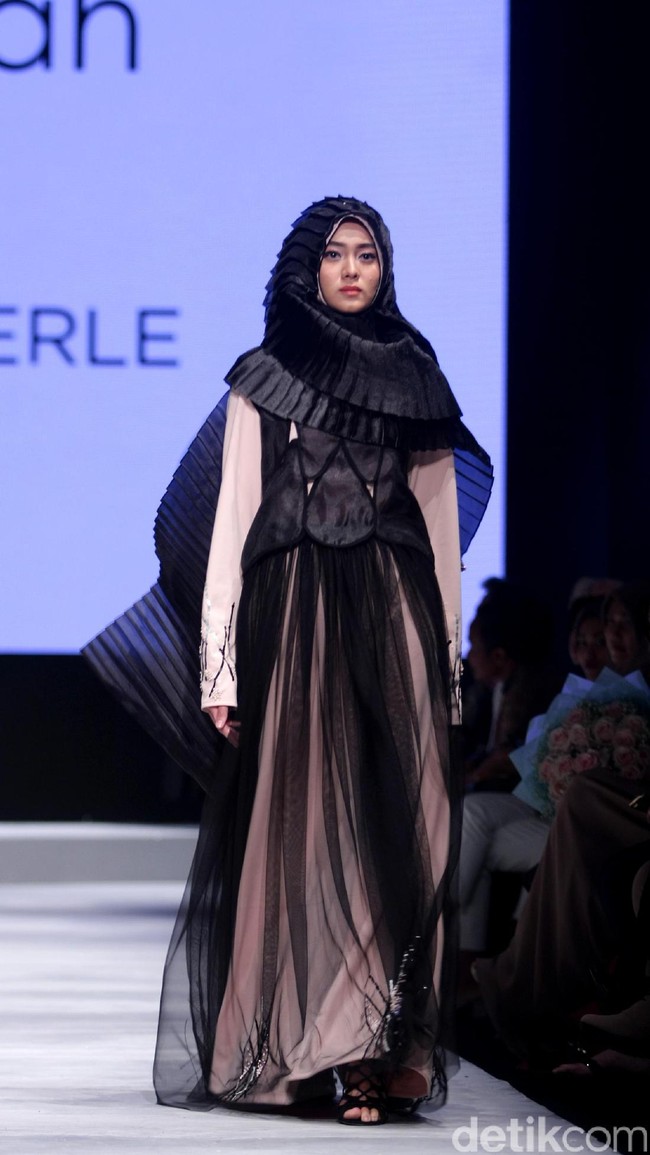 Koleksi Irna La Perle for Wardah dengan mengangkat tema Fidelium di Muslim Fashion Festival 2017. Jakarta Convention Center. Senayan. Jakarta. [Foto: Mohammad Abduh/Wolipop]