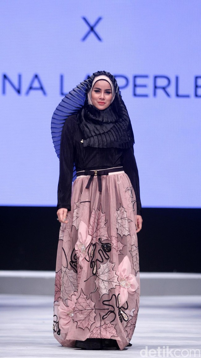 Koleksi Irna La Perle for Wardah dengan mengangkat tema Fidelium di Muslim Fashion Festival 2017. Jakarta Convention Center. Senayan. Jakarta. [Foto: Mohammad Abduh/Wolipop]