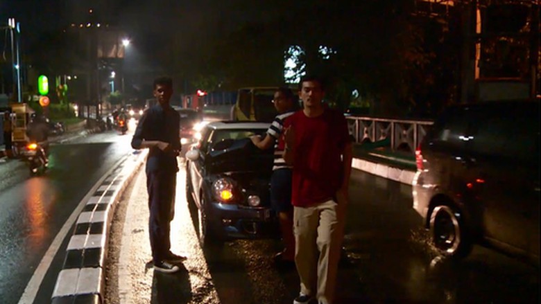 MINI Cooper di Banjir Kemang Bukan Milik Pria yang Ludahi Jurnalis TV MINI Cooper di Banjir Kemang Bukan Milik Pria yang Ludahi Jurnalis TV
