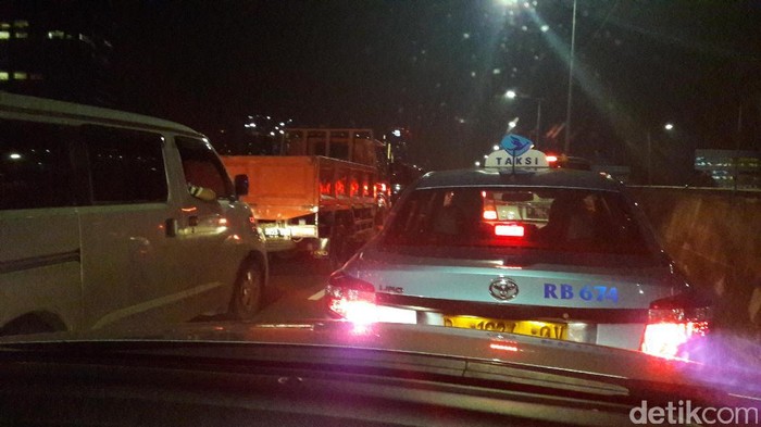 Macet Makin Parah di JLNT ke Kokas, 1 Jam Cuma Tempuh 3 Km