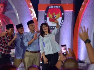 Momen Akrab Usai Debat Final Pilgub DKI: Saling Peluk dan Selfie