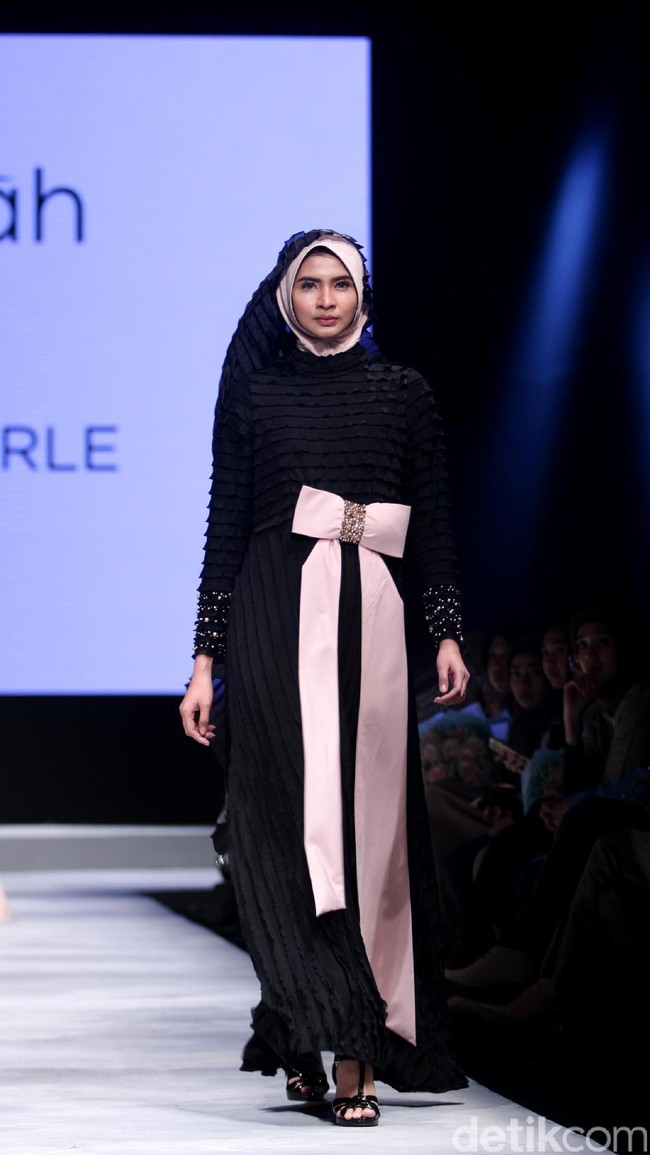Koleksi Irna La Perle for Wardah dengan mengangkat tema Fidelium di Muslim Fashion Festival 2017. Jakarta Convention Center. Senayan. Jakarta. [Foto: Mohammad Abduh/Wolipop]