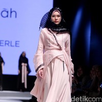 Koleksi Irna La Perle for Wardah dengan mengangkat tema Fidelium di Muslim Fashion Festival 2017. Jakarta Convention Center. Senayan. Jakarta. [Foto: Mohammad Abduh/Wolipop]