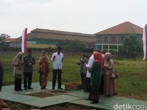 Jokowi Letakkan Batu Pertama Pembangunan Ponpes Buntet Cirebon