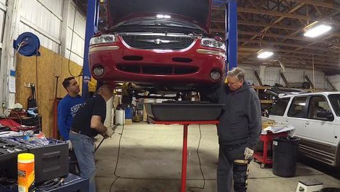 Gratis Servis Mobil di Bengkel Ini