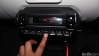 Di mobil ini juga sudah terdapat Auto Climate AC and Heater. Tapi, fitur itu hanya untuk tipe GX.