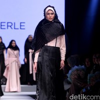 Koleksi Irna La Perle for Wardah dengan mengangkat tema Fidelium di Muslim Fashion Festival 2017. Jakarta Convention Center. Senayan. Jakarta. [Foto: Mohammad Abduh/Wolipop]