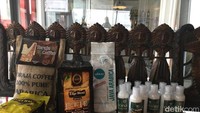 Selain menjual aneka masakan, Bali Brunch juga menyediakan berbagai kopi dan produk kerajinan tradisional Indonesia. Bikin para pengunjung di sana makin tahu Indonesia! (Sudrajat/detikTravel)