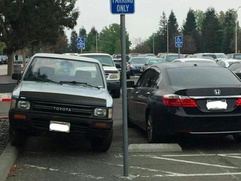 Semrawutnya Parkiran di Kantor Ini