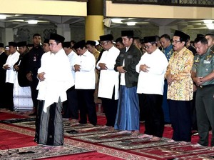 Begini Suasana Jokowi Salat Subuh Berjamaah Bersama Warga Bandung