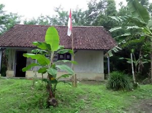 Geliat Komunitas Bantu SD Cirengrang Laskar Pelangi Sukabumi