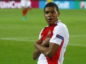 Sinar Mbappe Juga Terang di Signal Iduna Park