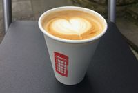 Inikah Kafe Terkecil di Dunia? Ada dalam Bilik Telepon!