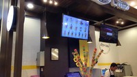 Di AEON Mall terdapat gerai Honey Creme yang menyediakan soft ice cream gaya Korea. Kabarnya gerai ini memadukan susu segar, krim, bubuk biji-bijian organik dan bahan premium lainnya.